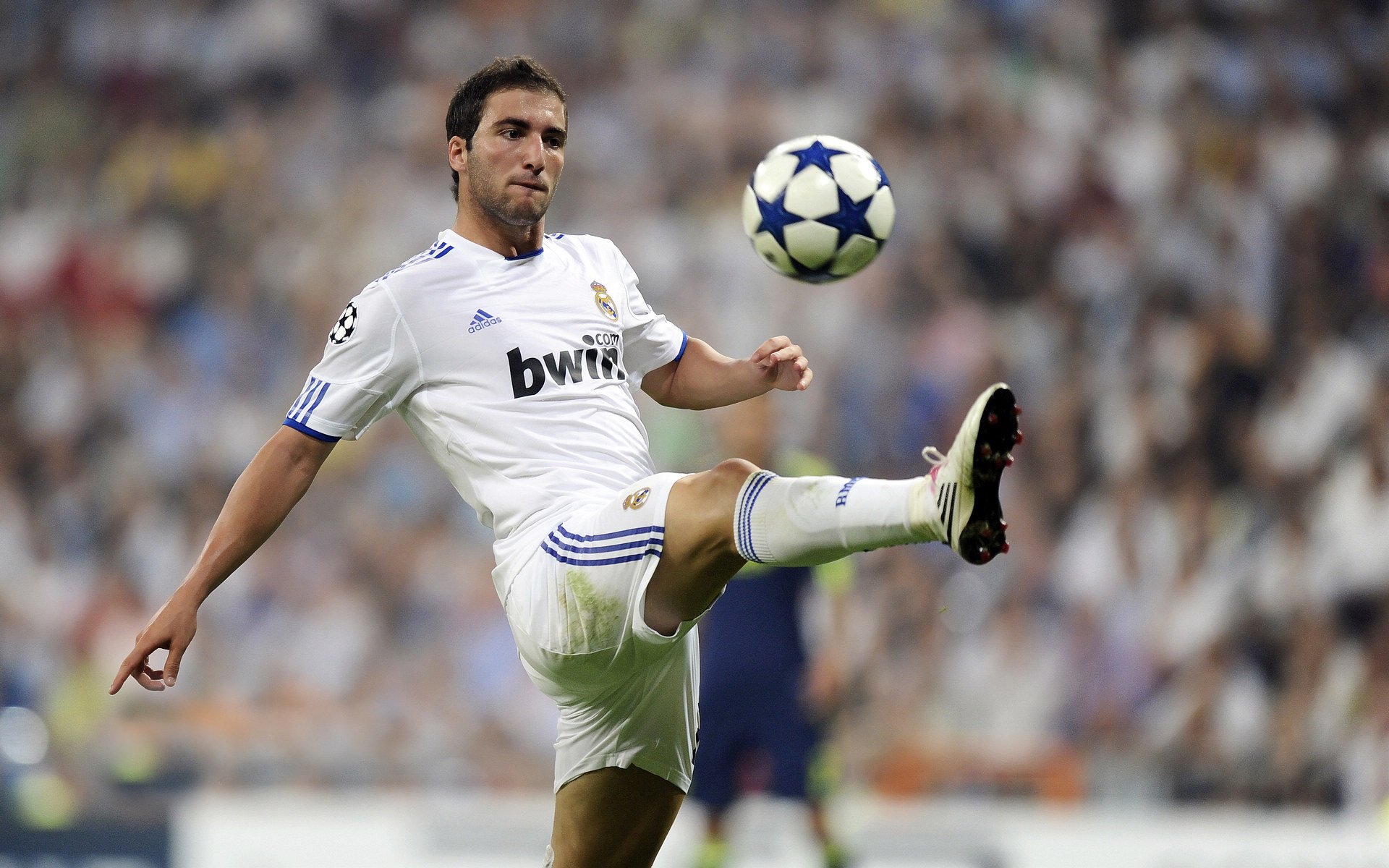 拉恩：凭借超强的爆发力，他能在几秒钟内打破对方防线，拉恩拉恩是什么歌