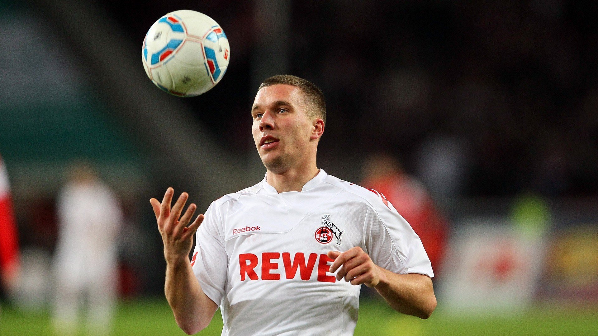 英超球队在不同气候环境下跑动分布与热区变化对比研究，英超气氛最好的主场